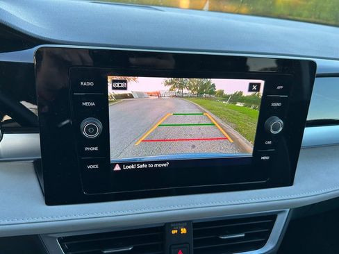 Used 2025 Volkswagen Taos SE image 25