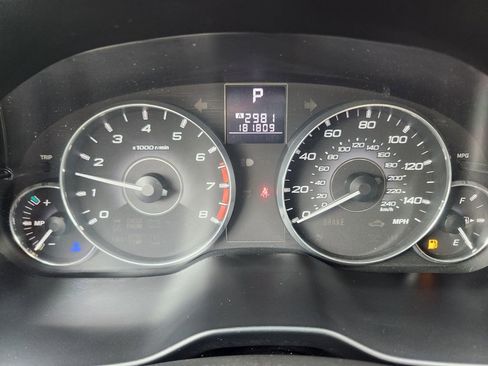 Used 2011 Subaru Outback 2.5i Premium w/ All-Weather Pkg AWD/4WD image 17