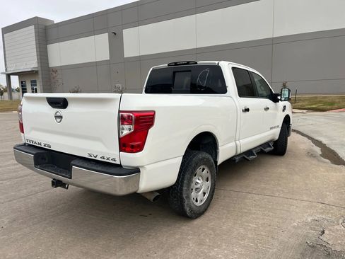 Used 2017 Nissan Titan SV image 6