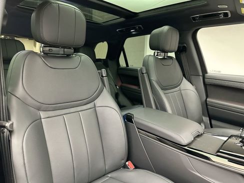 Used 2024 Land Rover Range Rover Sport SE AWD/4WD image 11