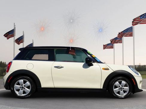 Used 2015 MINI Cooper 2-Door Hardtop image 5