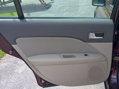 Used 2011 Ford Fusion SE FWD image 15