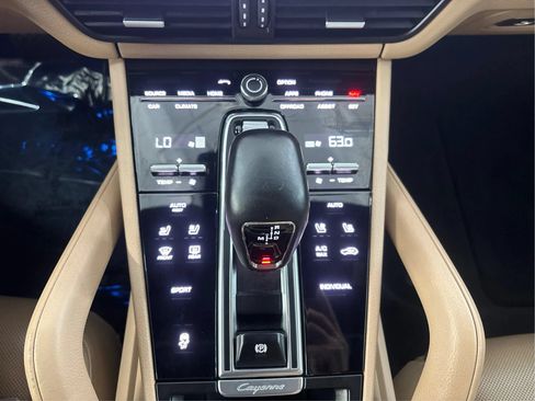 Used 2021 Porsche Cayenne AWD/4WD image 37