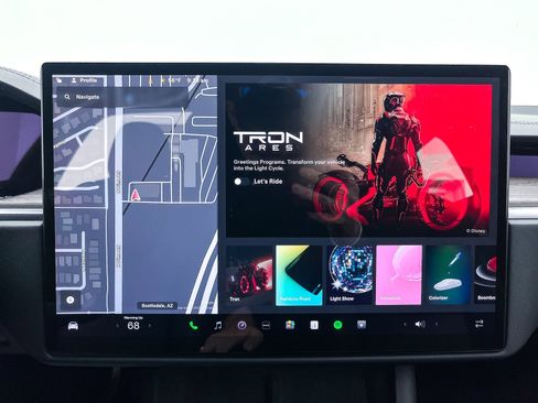 Used 2023 Tesla Model X image 7