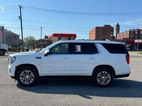 Used 2023 GMC Yukon SLE AWD/4WD image 3
