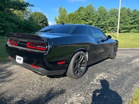 Used 2023 Dodge Challenger SRT Hellcat RWD image 3