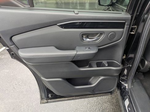 Certified 2025 Honda Pilot EX-L image 31