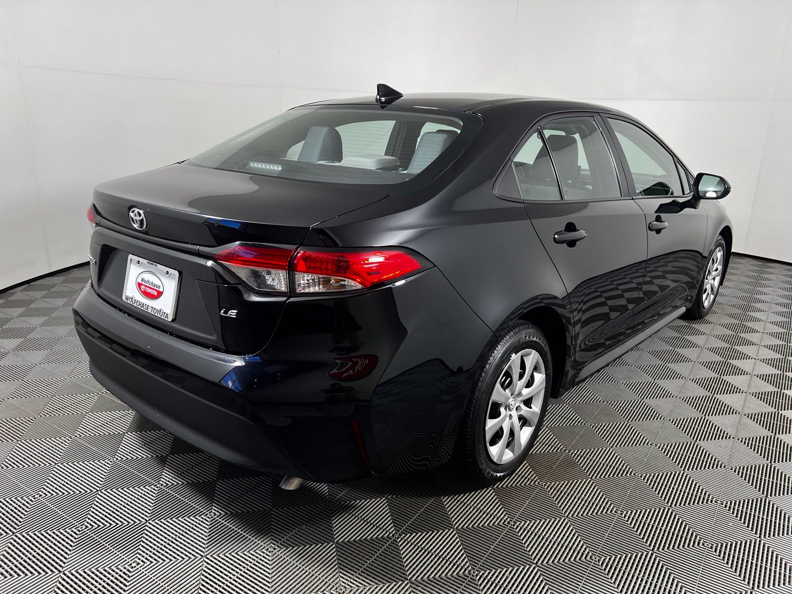Certified 2025 Toyota Corolla LE FWD image 5