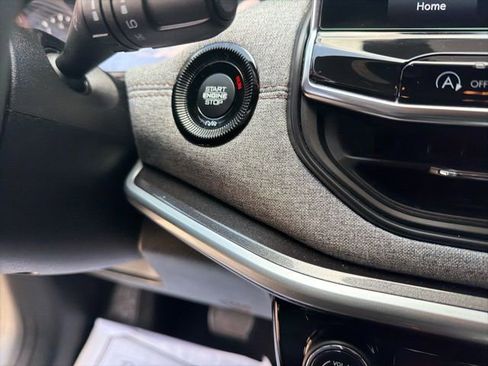 Used 2023 Jeep Compass Latitude AWD/4WD image 32