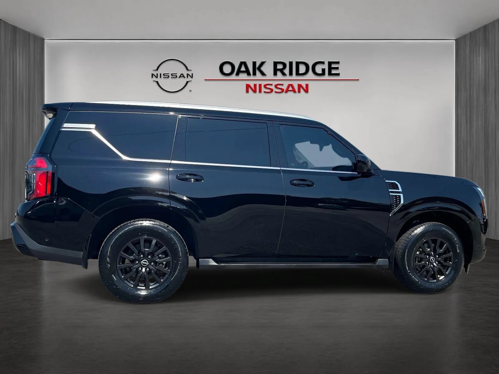 Used 2025 Nissan Armada SV RWD image 2
