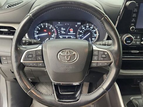 Used 2021 Toyota Highlander XLE FWD image 14
