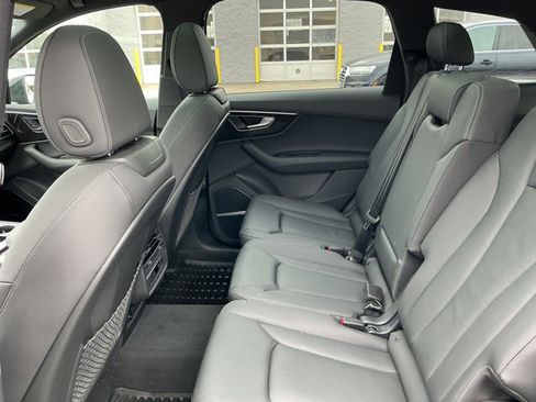 Used 2025 Audi Q7 2.0T Premium w/ Convenience Plus Package image 13