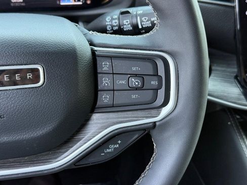 Used 2023 Jeep Wagoneer L Series II image 23