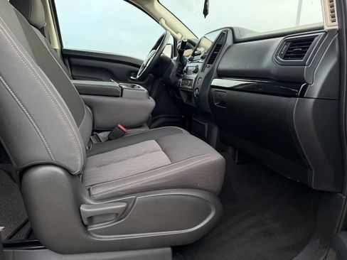 Used 2022 Nissan Titan SV RWD image 37