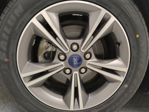 Used 2018 Ford Focus SE w/ SE Appearance Package image 31