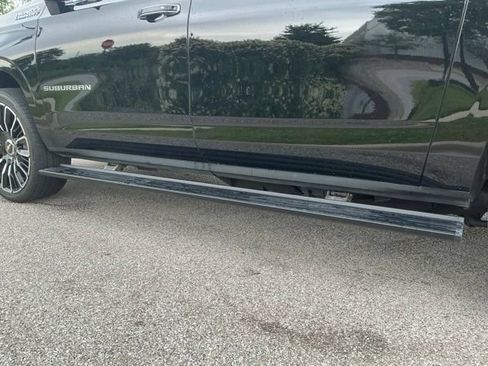 Used 2025 Chevrolet Suburban High Country AWD/4WD image 11