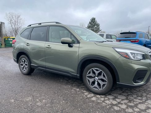 Used 2019 Subaru Forester Premium AWD/4WD image 3