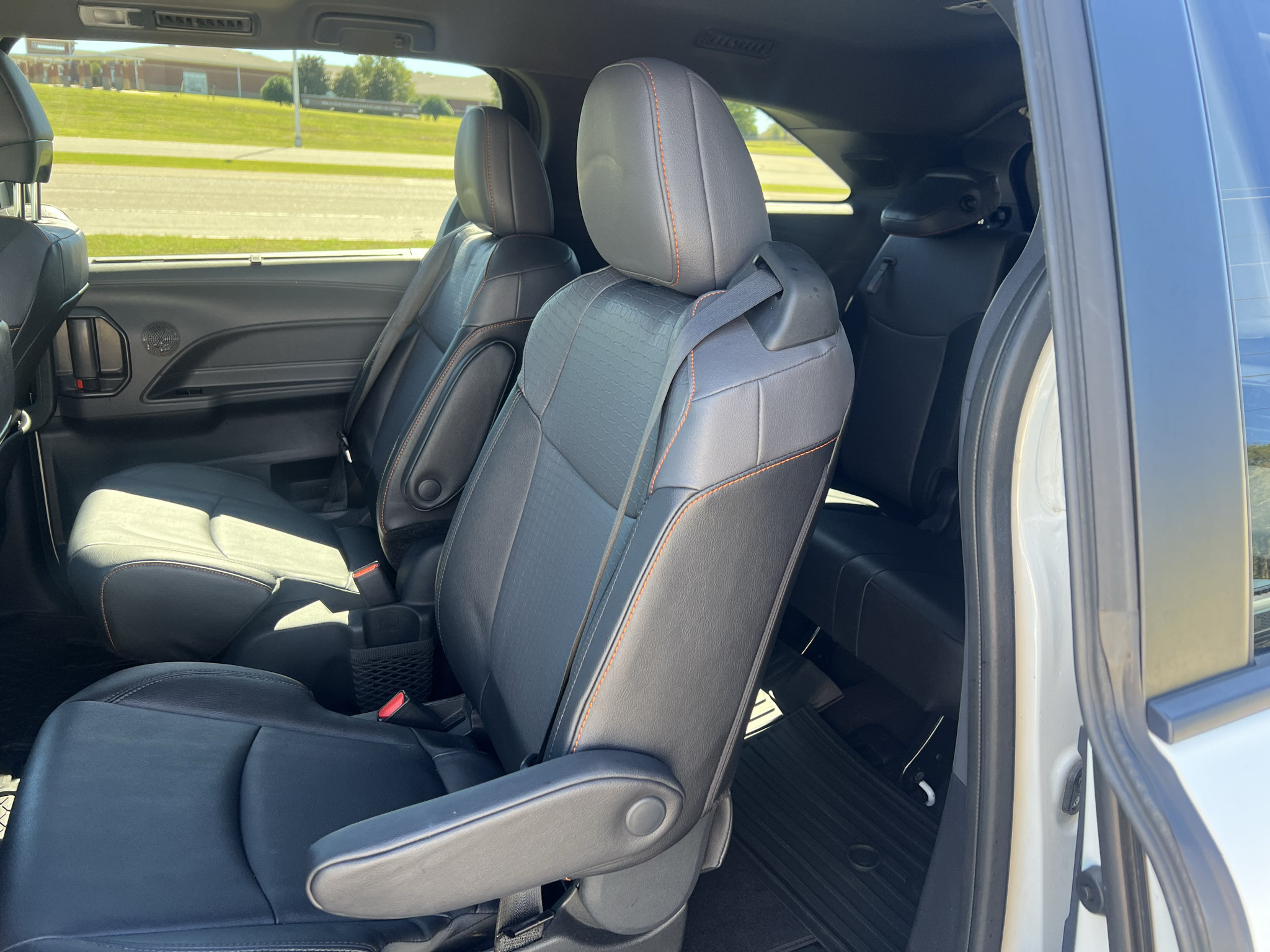 Used 2024 Toyota Sienna XSE w/ XSE Plus Package FWD image 16