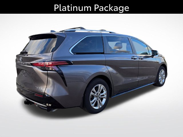 Used 2024 Toyota Sienna Platinum AWD/4WD image 7