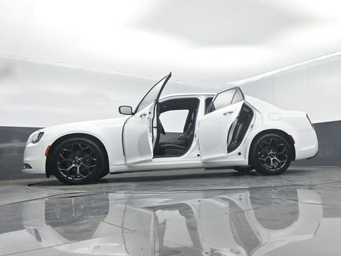 Used 2017 Chrysler 300 S image 72