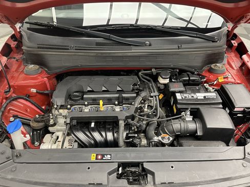 Used 2021 Hyundai Venue SEL image 21