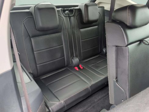 Used 2021 Volkswagen Tiguan SE FWD image 35