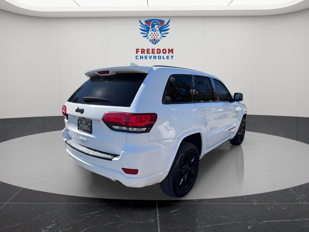 Used 2017 Jeep Grand Cherokee Altitude AWD/4WD image 8