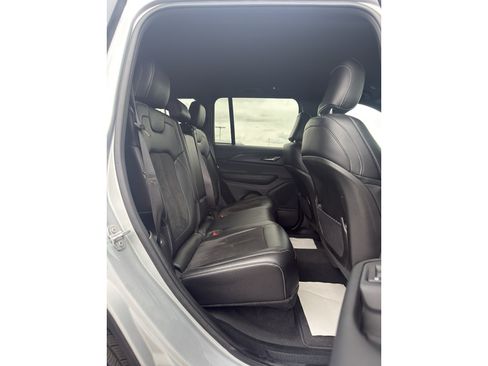 Used 2025 Jeep Grand Cherokee Altitude AWD/4WD image 17