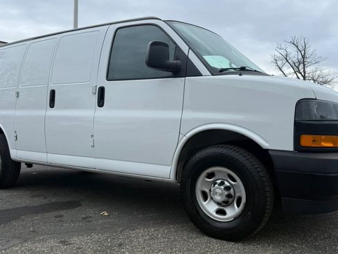Used 2021 Chevrolet Express 2500 RWD image 12