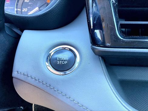 Used 2023 Toyota Highlander LE image 30