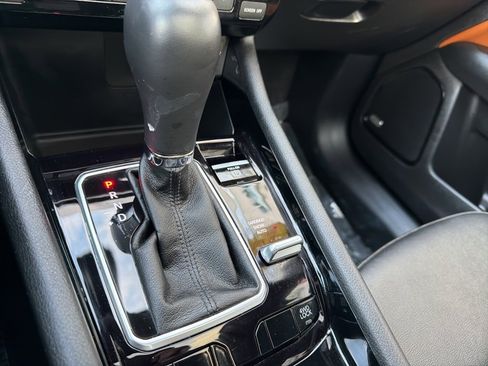 Certified 2024 Jeep Compass Limited w/ Sun and Sound Group image 16