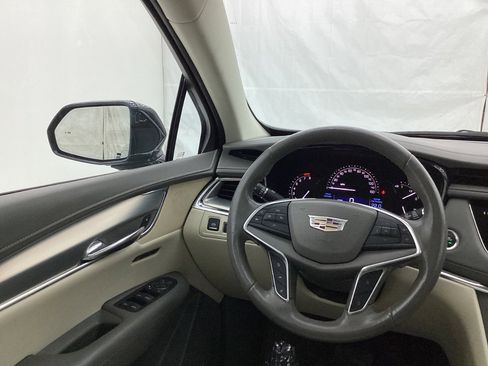 Used 2017 Cadillac XT5 Luxury w/ Driver Awareness Package image 31