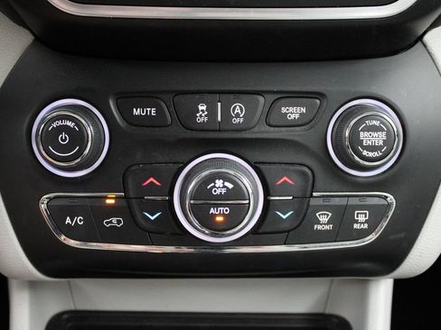 Used 2021 Jeep Cherokee Latitude Lux w/ Sun & Sound Group FWD image 35
