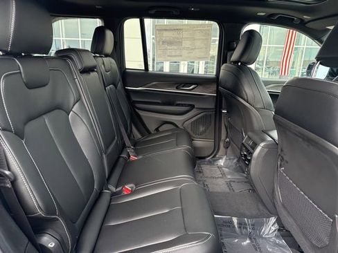 New 2025 Jeep Grand Cherokee Limited w/ Black Appearance Package image 20