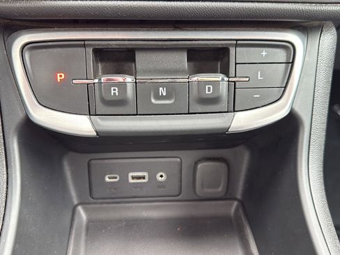 Used 2024 GMC Terrain SLE image 22