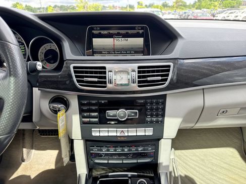 Used 2014 Mercedes-Benz E 350 4MATIC Sedan image 29