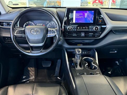 Certified 2023 Toyota Highlander XLE image 32