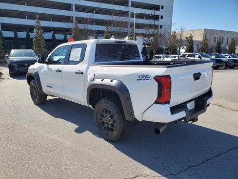 Used 2025 Toyota Tacoma TRD Off-Road AWD/4WD image 5