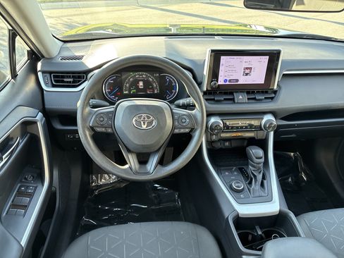 Used 2023 Toyota RAV4 XLE AWD/4WD image 19
