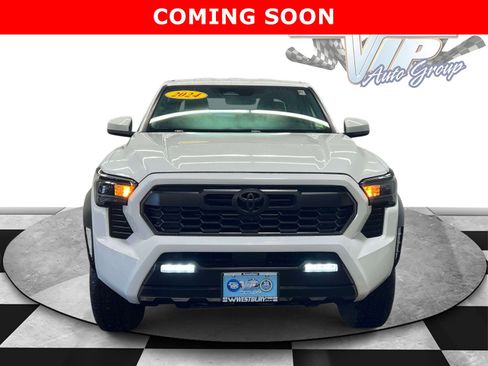 Used 2024 Toyota Tacoma TRD Off-Road AWD/4WD image 5