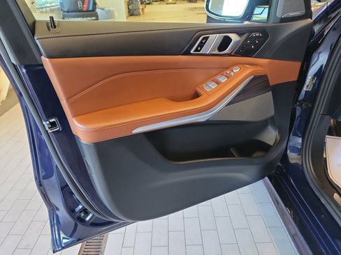 Used 2025 BMW X7 M60i AWD/4WD image 15