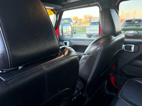 Used 2023 Jeep Wrangler Sahara image 34