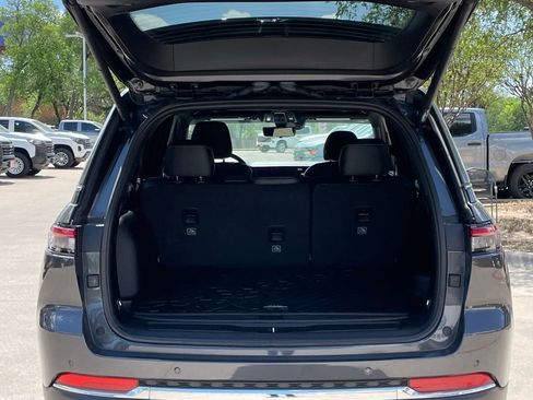 Used 2024 Jeep Grand Cherokee Limited w/ Luxury Tech Group II image 26