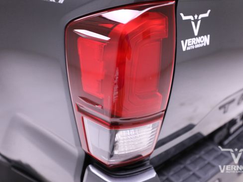 Used 2019 Toyota Tacoma TRD Sport image 28