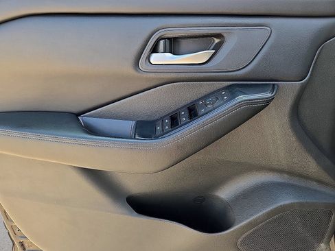 Used 2025 Nissan Rogue SV AWD/4WD image 21