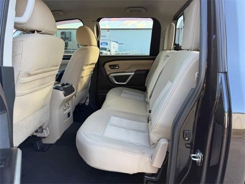 Used 2016 Nissan Titan SV image 7