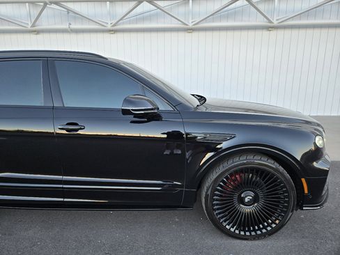 Used 2022 Bentley Bentayga image 11