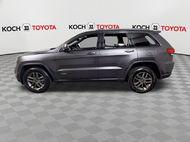 Used 2017 Jeep Grand Cherokee Laredo AWD/4WD image 4