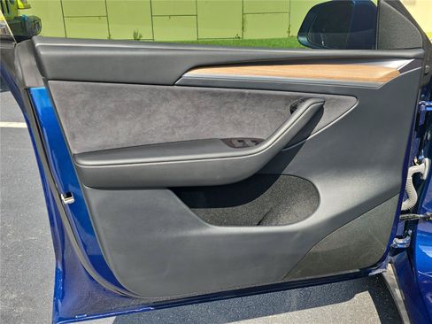 Used 2024 Tesla Model Y Performance AWD/4WD image 14