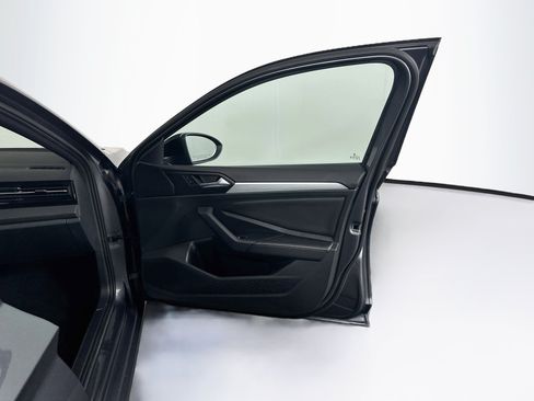Used 2025 Volkswagen Jetta Sport FWD image 30